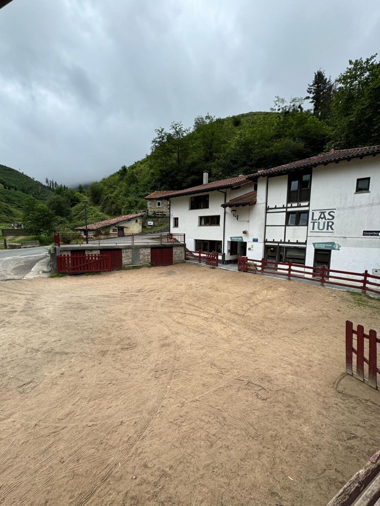 Albergue De Lastur Pansiyon Deba Dış mekan fotoğraf